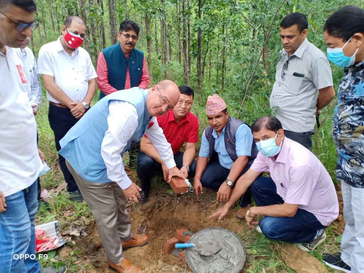 रोटरीले हिलपार्कमा सेड निर्माण गर्ने